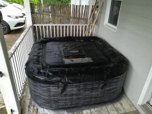 Maisons de vacances Notre nid d'amour - jacuzzi, piscine, billard, bar exterieur, terrain de boules : photos des chambres