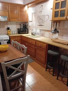 Joannas heart of Athens one BR Charm Balcony view Walk to Tourist Spots