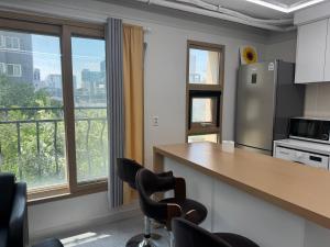 501, Seongsu Station Jungnangcheon Cherry Blossom Road Han River airport bus