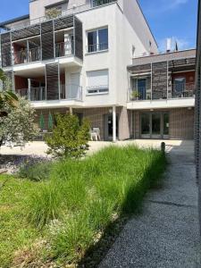 Appartements Residence 3 bord du lac logement T3 piscine spa : Appartement