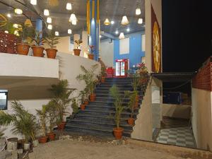 Hotel Nikunj, Kilerama