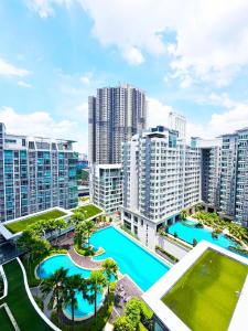 KL V Residence I with Balcony I 吉隆坡双威伟乐城民宿-附有阳台 I Walking distance to MRT & Mall & Nanjing Street I 马中英服务 I Malay English Chinese