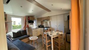 Maisons de vacances Mobilhome Eleganzia - Cc921 Les Charmettes 4 stars : photos des chambres