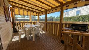 Maisons de vacances Mobilhome Eleganzia - Cc921 Les Charmettes 4 stars : photos des chambres
