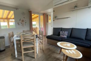 Maisons de vacances Mobilhome Eleganzia - Cc921 Les Charmettes 4 stars : photos des chambres