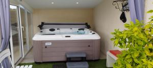 Maisons de vacances Les Garrigues de l'Oluke - Spa privatif, Piscine, Tennis : photos des chambres