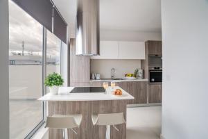 BnBNova - Private Penthouse with Terrace Spinola Bay