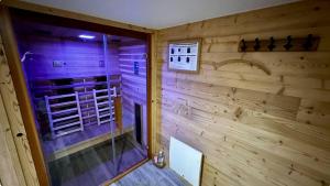 Chalets Le 36 Chalet 6 pers Le Mont-Dore Sauna Ski Hiking : photos des chambres