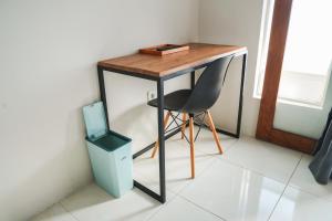 Greek House: Room wDesk + Shared Pool&Kitchen 2