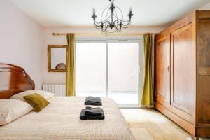 Maisons de vacances Elegante Maison T4 avec Terrasse Vue Rhone : photos des chambres