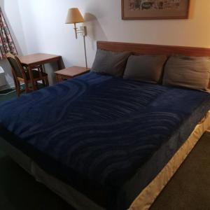 King Bed Hotel Studio 210