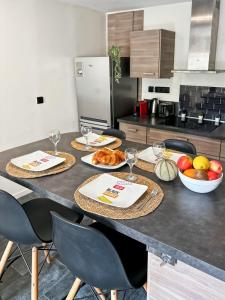 Appartements Charmant Duplex, Calme & Confort a 10 min de Paris : photos des chambres