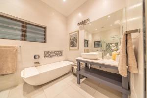 Room 4 - LEO Sky Guest House