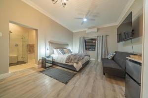 Room 5 - LEO Sky Guest House