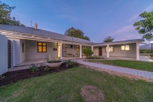 Room 5 - LEO Sky Guest House