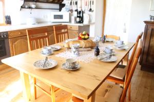 Romantisches Ferienhaus mit großem Garten 1200 qm, nah zu einem schönen Strand