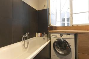 Typical Parisian apartment 70sqm Downtown