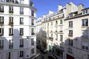 Appartements Typical Parisian apartment 70sqm Downtown : photos des chambres