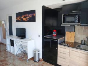 studio IN FRONT OF THE SEA