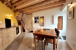 Maisons de vacances La Maison Rouge sur le port a proximite de toutes commodites 2 personnes : photos des chambres