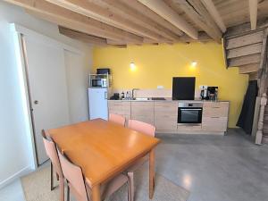 Maisons de vacances La Maison Rouge sur le port a proximite de toutes commodites 2 personnes : photos des chambres