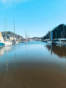 Maisons de vacances La Maison Rouge sur le port a proximite de toutes commodites 2 personnes : photos des chambres