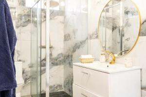 Appartements Instant Douceur Suite Jacuzzi : photos des chambres