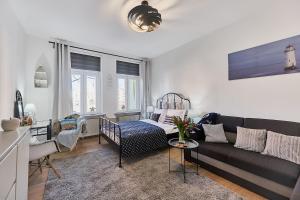 Golden Hour Apartments- Marynarzy 1