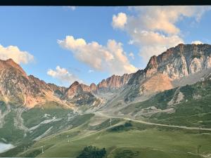 Ski, confort famille, appartement Cosy, Vue montagne,piscine,parking