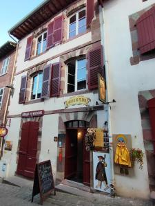 Auberge du Pèlerin- Auberge de charme en pierre avec vue sur les montagnes
