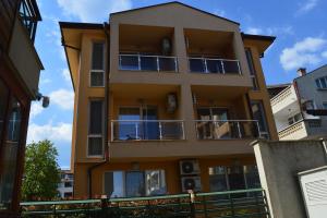 Апартамент в непосредствена близост до плажа III