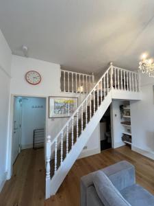 Mezzanine Studio Flat in Putney