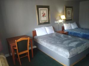 1 Full Bed Hotel Studio 214