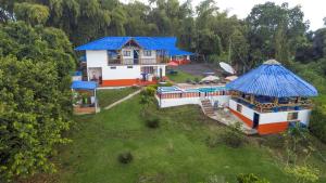 Finca con piscina cerca del Parque del Cafe