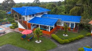 Finca con piscina cerca del Parque del Cafe