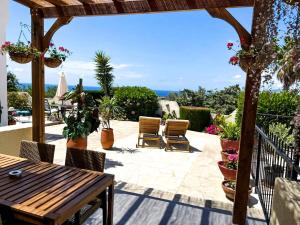 SeaView Luxury Apartment Chloraka Paphos, Pool, Smart TV 65 Inch