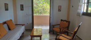 Ektoras House