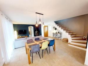 Villas En Provence, Luberon, villa avec piscine a Maubec : photos des chambres