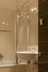 Ada Homes B16