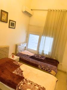 Studio meublé avec Wi-Fi, Rez-de-chaussée centre Ennasr, rue Hedi Nouira