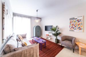 12LVE Vouliagmeni Apartment