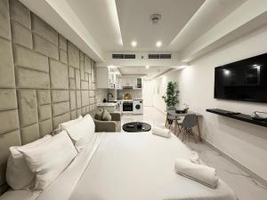 Modern & Stylish Studio Retreat
