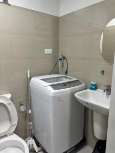 Cozy Condo Near MOA & Airport