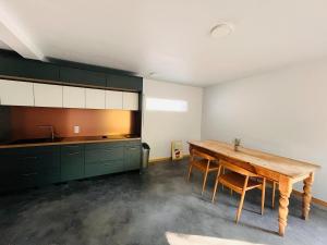 Appartements modern appartement with private garden & shared pool : photos des chambres