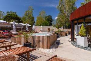 Mobil home premium plage et piscine domaine la yole proche valras plage