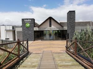 ZALS LUXURY -ON PARK CENTURY CiTY