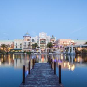 ZALS LUXURY -ON PARK CENTURY CiTY