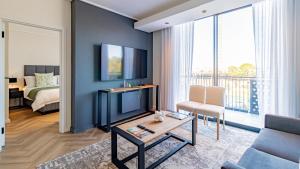 ZALS LUXURY -ON PARK CENTURY CiTY