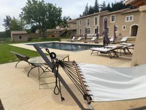 Villas Superbe Mas Provencal renove avec piscine, billard et climatisation a Paradou : photos des chambres