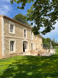 Villas Superbe Mas Provencal renove avec piscine, billard et climatisation a Paradou : photos des chambres